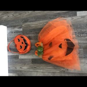 Pottery barn kids 3T pumpkin costume and bag